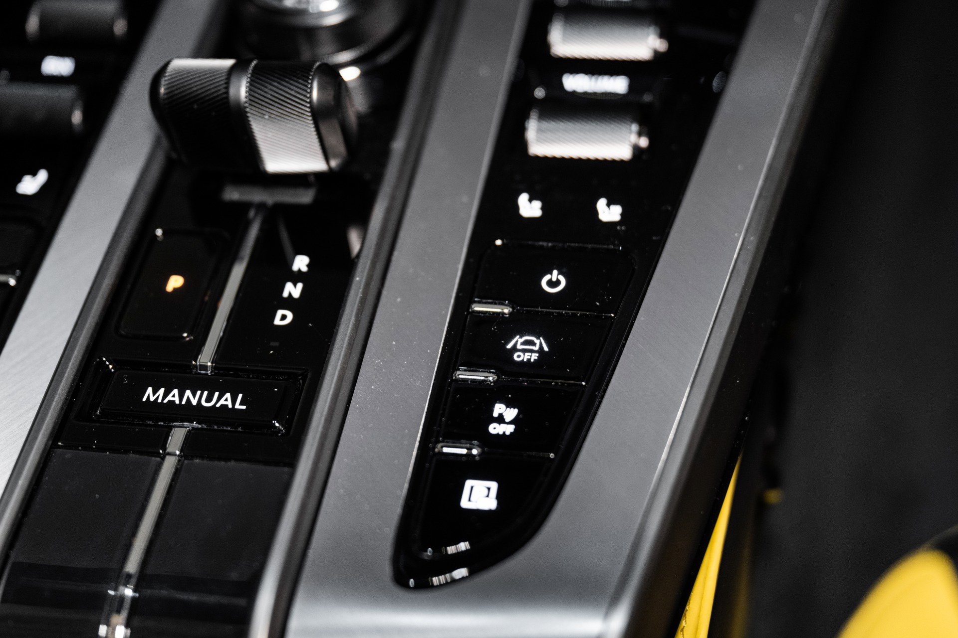 Used 2025 Aston Martin Vanquish image 30