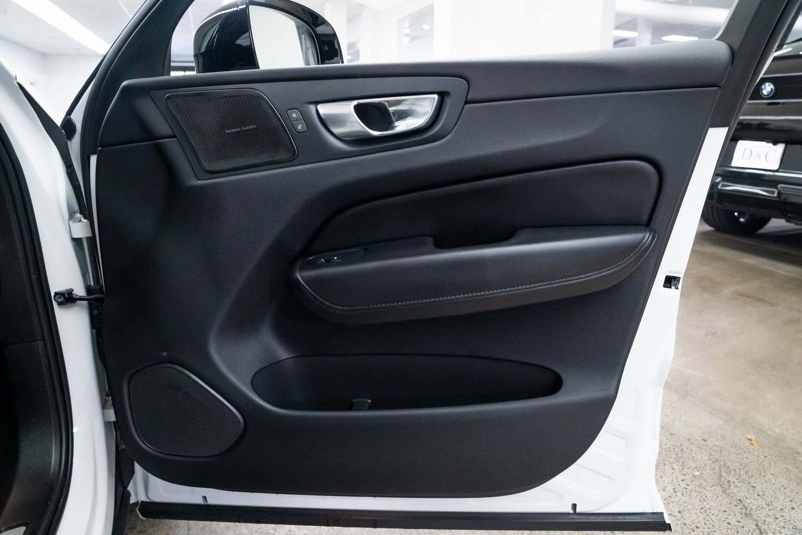 Used 2024 Volvo XC60 T8 Plus image 24