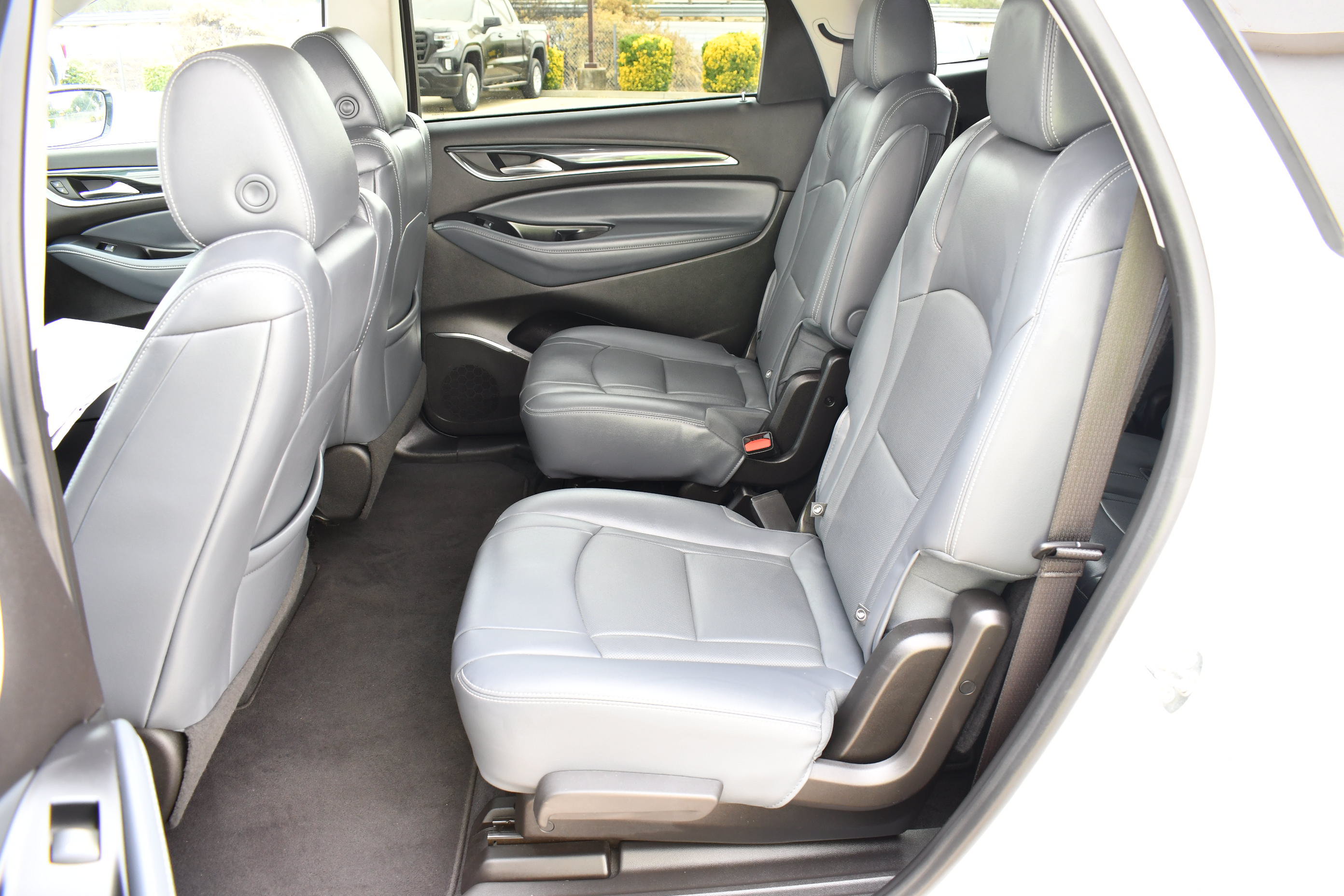 Used 2021 Buick Enclave Essence FWD image 12