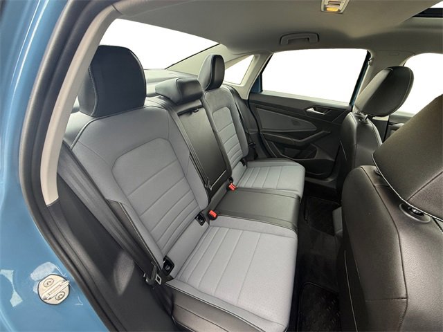 Used 2025 Volkswagen Jetta SE w/ Sunroof Package image 18