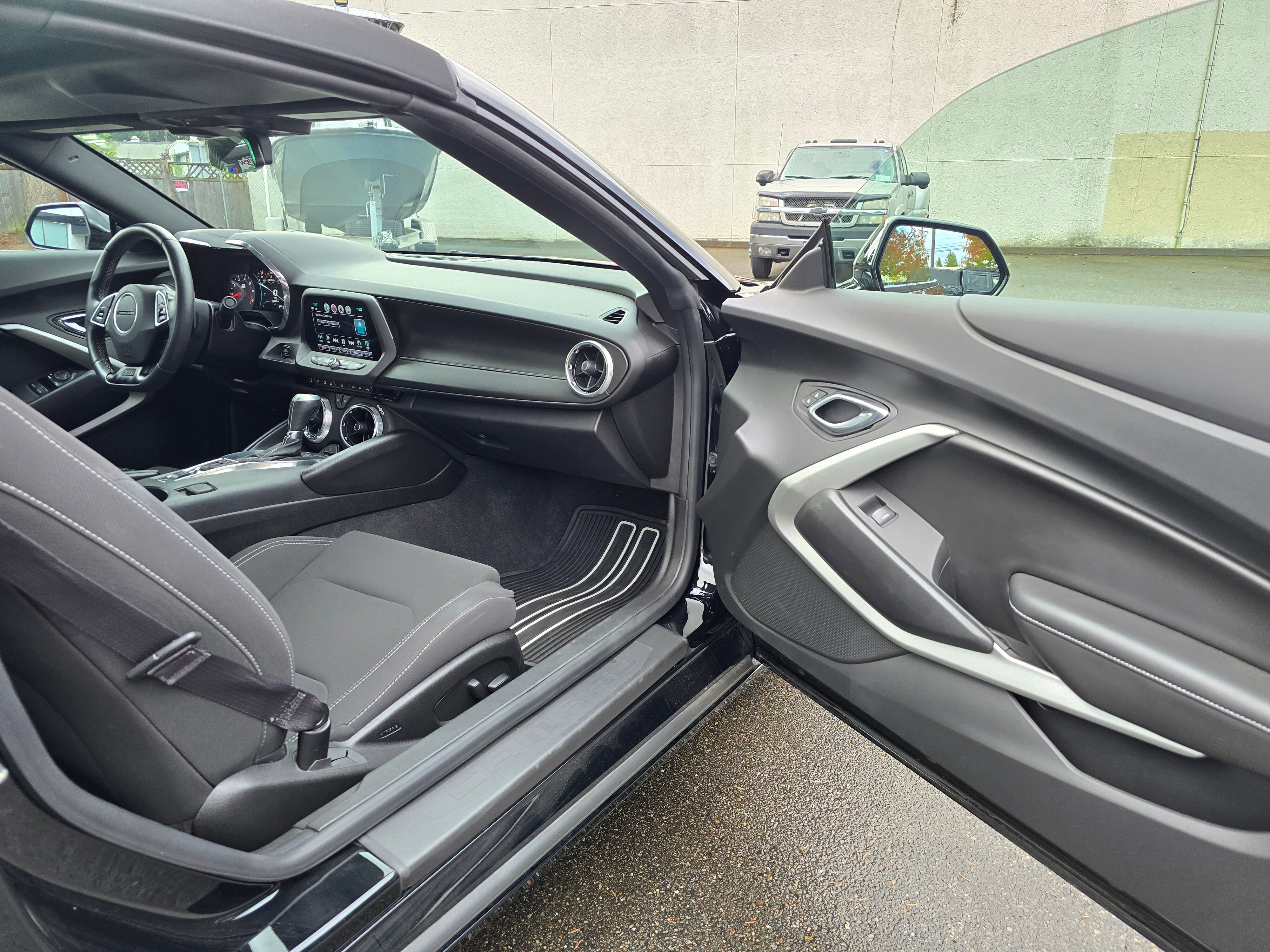 Used 2017 Chevrolet Camaro SS image 10