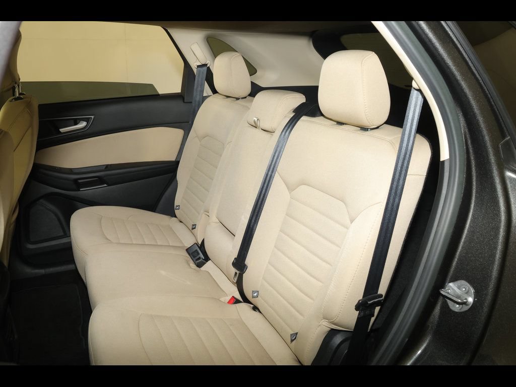 Used 2016 Ford Edge SE FWD image 17
