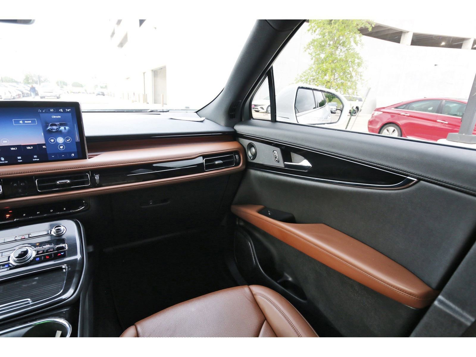 Used 2022 Lincoln Nautilus Reserve w/ Equipment Group 201A image 13