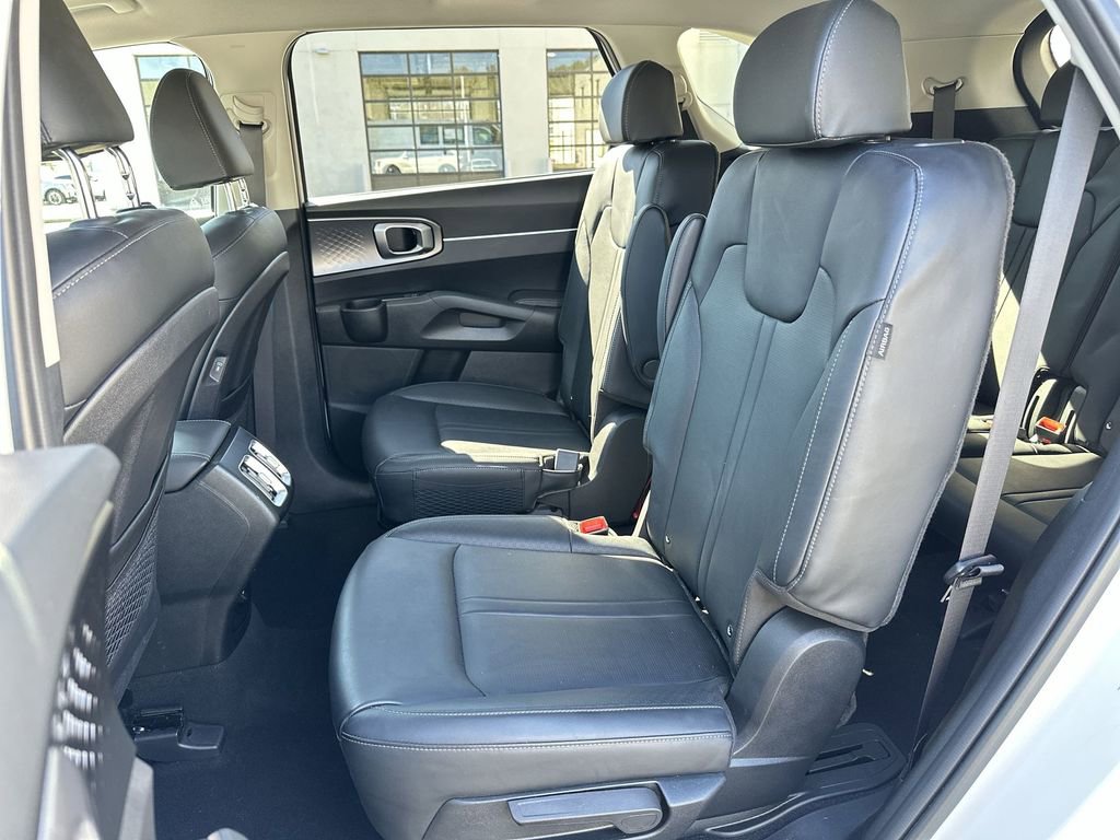 Used 2025 Kia Sorento EX image 23