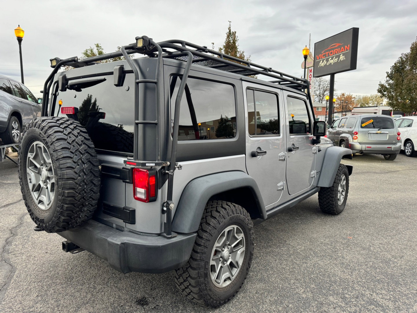 Used 2017 Jeep Wrangler Unlimited Rubicon w/ Connectivity Group AWD/4WD image 8