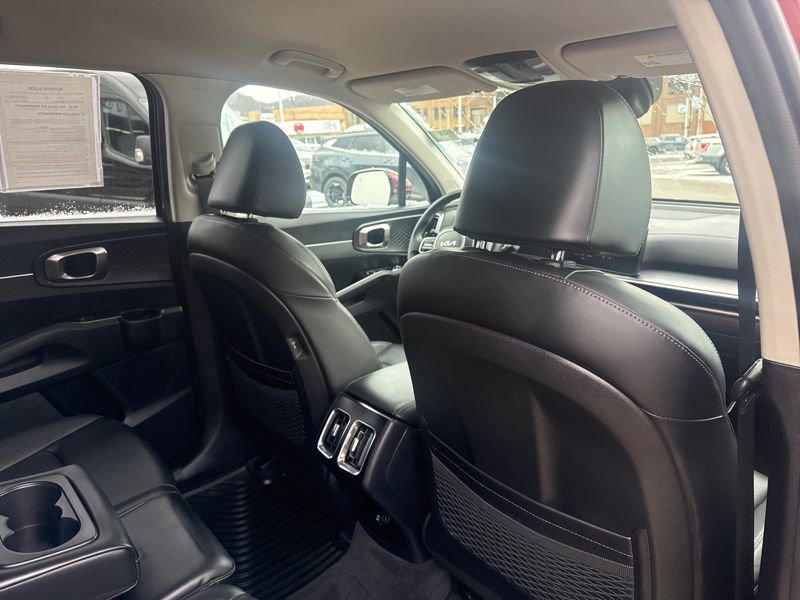 Used 2025 Kia Sorento S image 15
