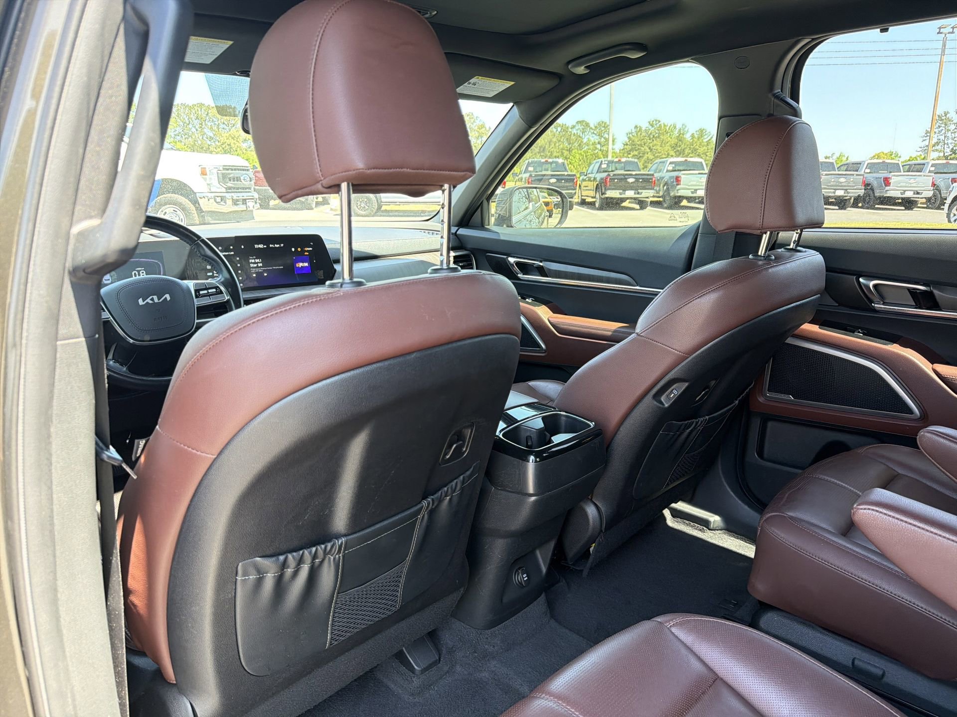 Used 2024 Kia Telluride EX w/ EX Captain's Chair Package FWD image 22