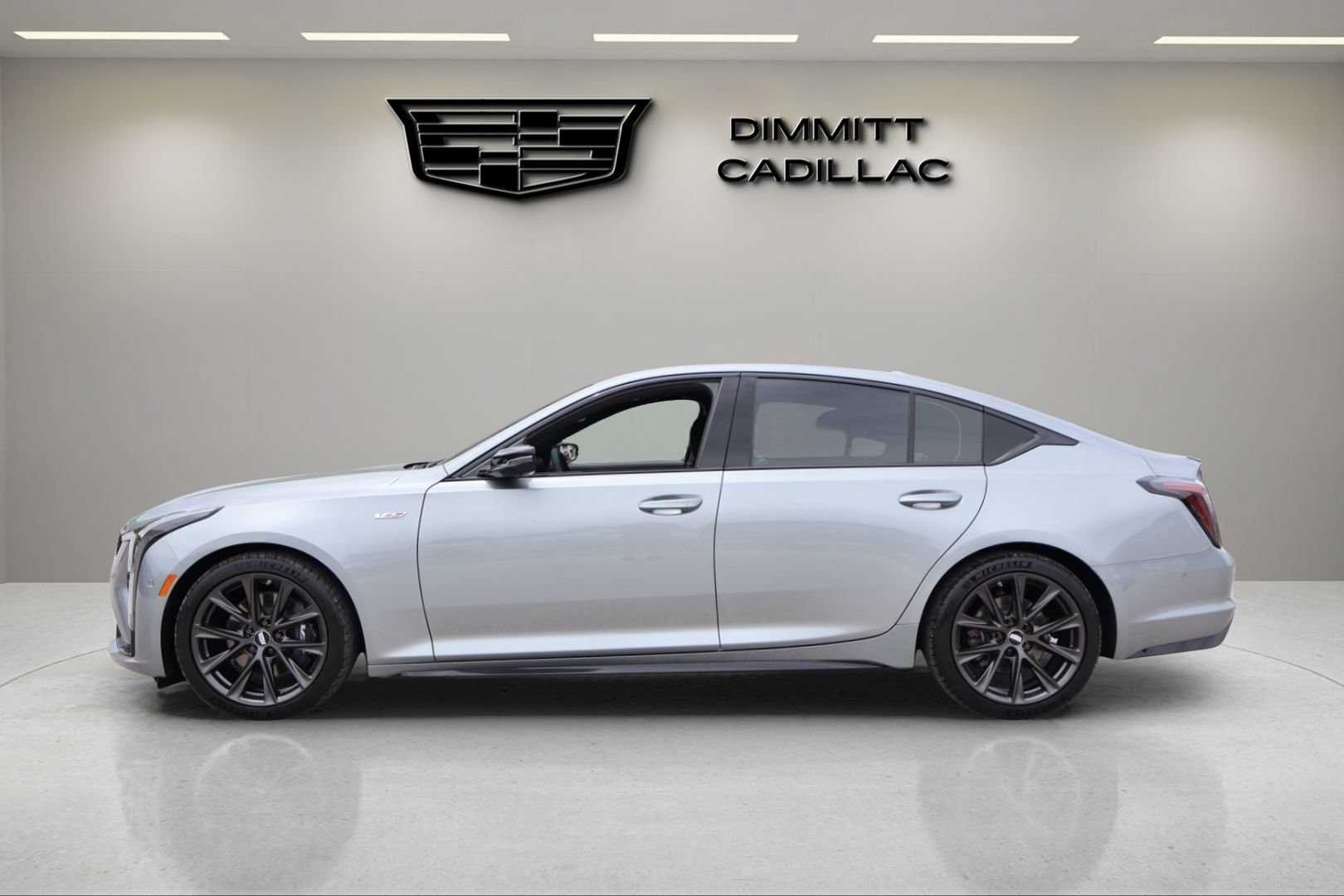 Used 2026 Cadillac CT5 V RWD image 2