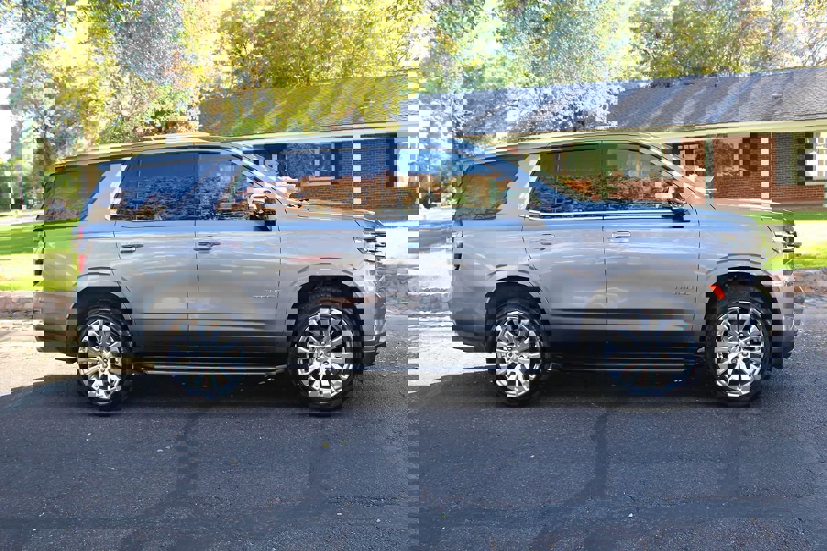 Used 2021 Chevrolet Tahoe Premier w/ Premium Package image 3