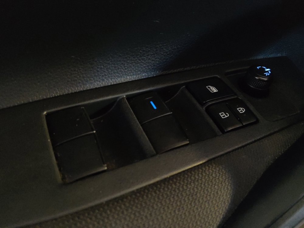 Used 2021 Toyota Corolla LE image 27