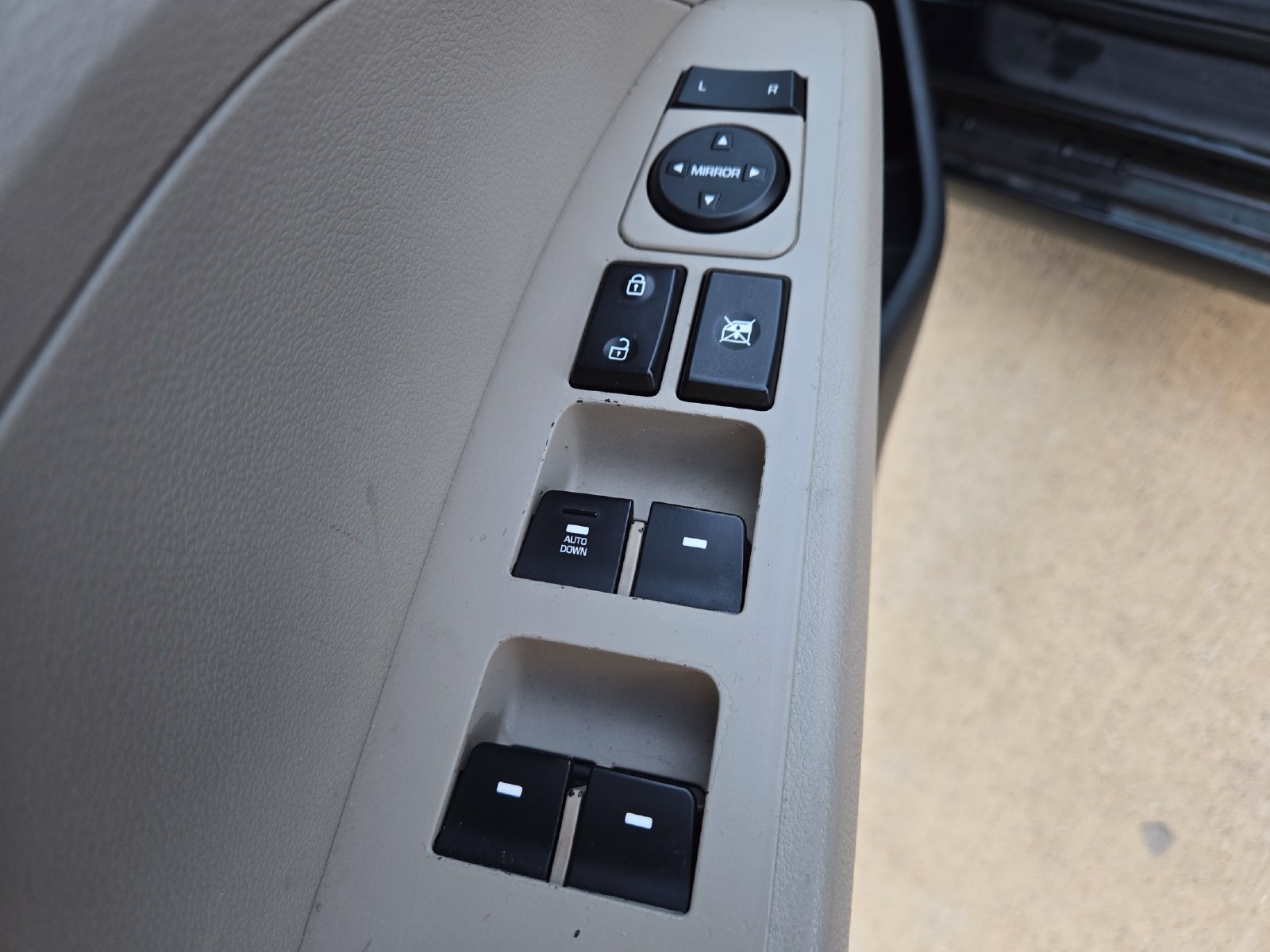 Used 2020 Hyundai Elantra SE FWD image 27