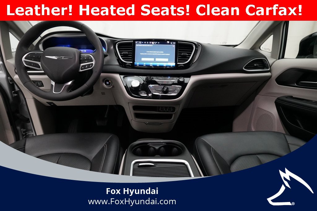 Used 2024 Chrysler Pacifica Touring-L image 5