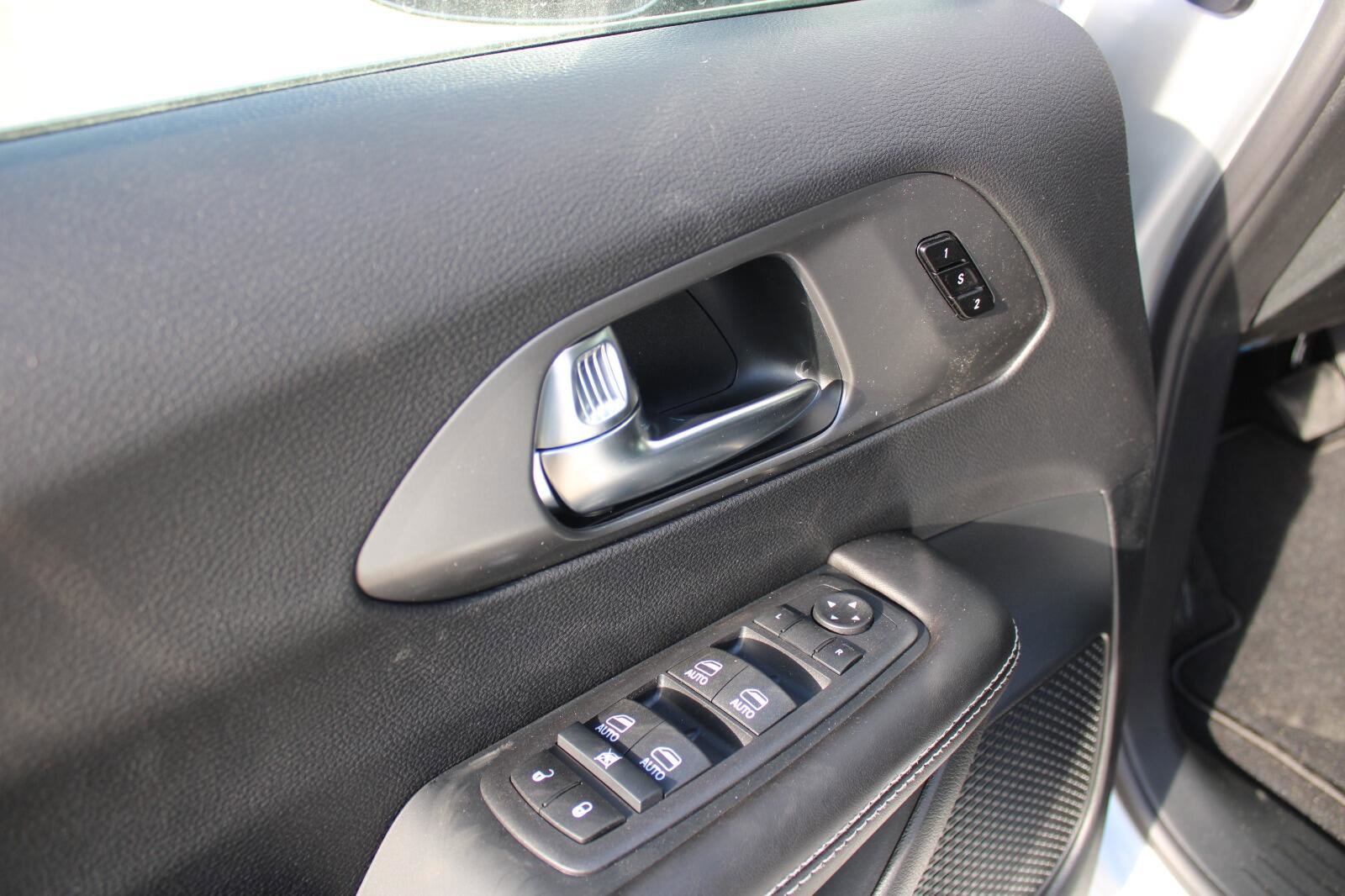 New 2026 Chrysler Pacifica Select image 11