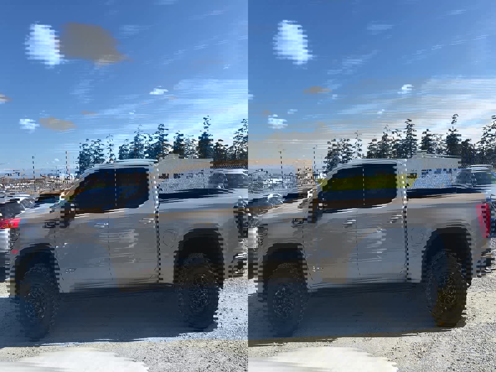 Used 2023 GMC Sierra 1500 AT4 image 5