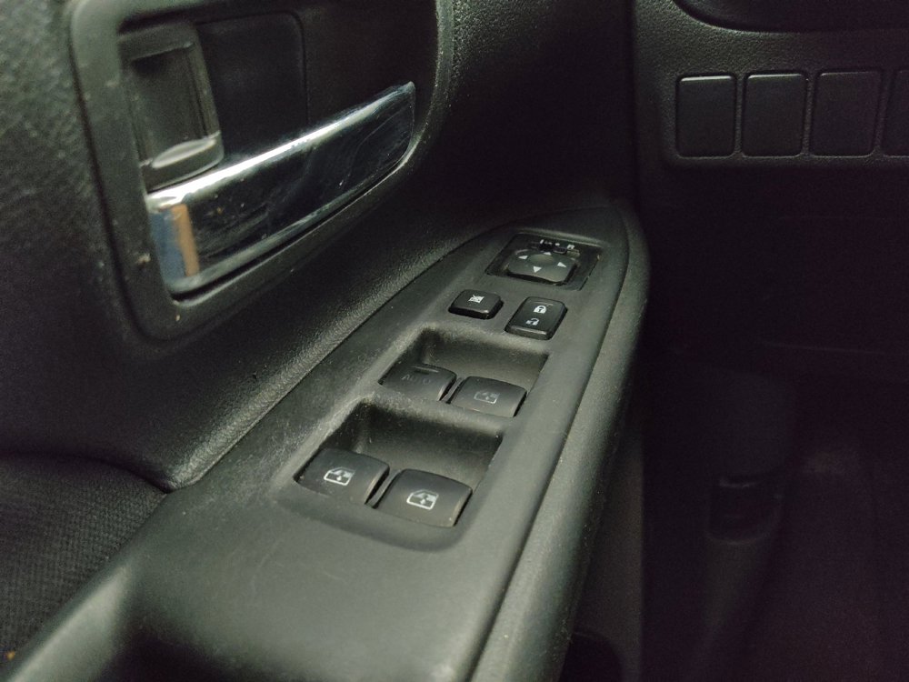 Used 2016 Mitsubishi Outlander SE image 27