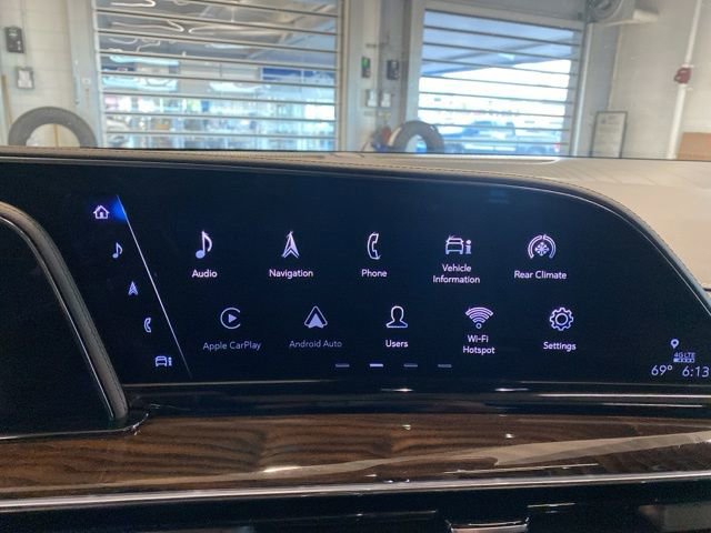 Used 2023 Cadillac Escalade ESV Premium Luxury Platinum AWD/4WD image 22