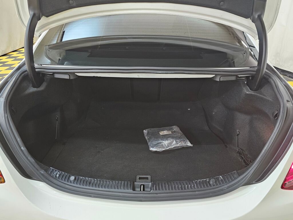 Used 2019 Mercedes-Benz C 300 Sedan image 14