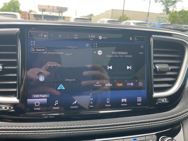 Used 2025 Chrysler Pacifica Limited FWD image 8