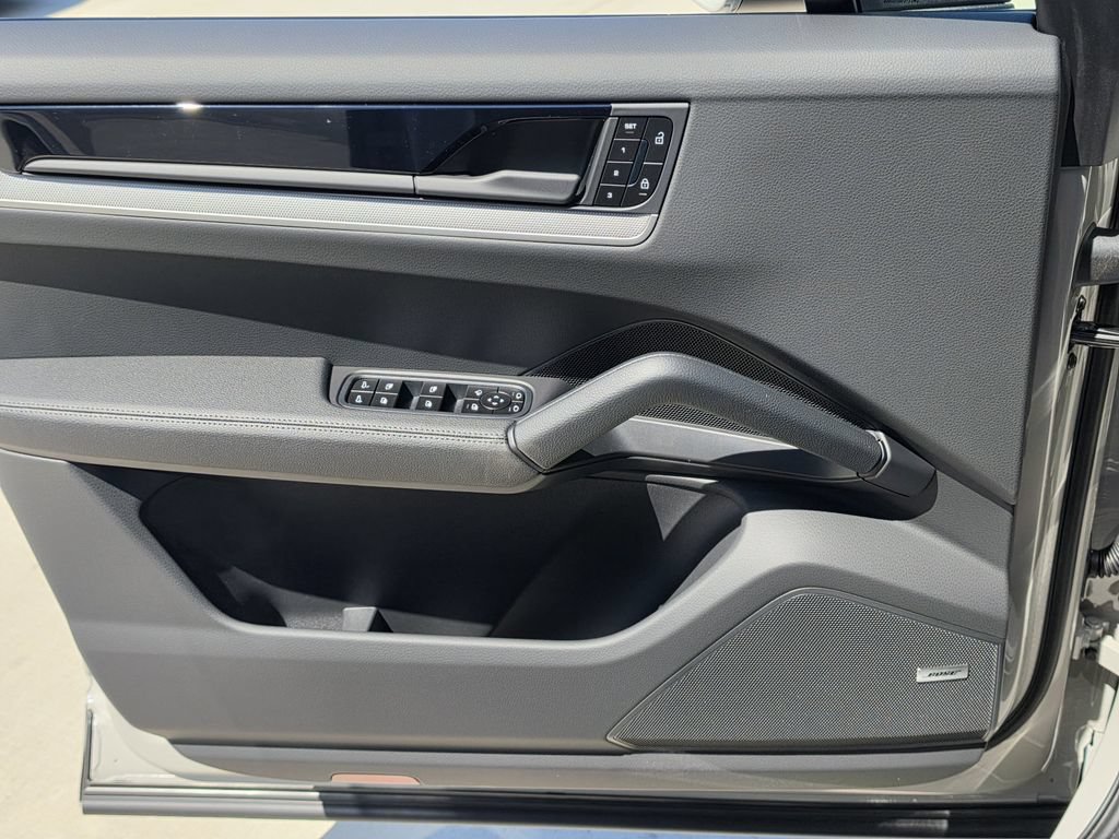 New 2026 Porsche Cayenne Coupe AWD/4WD image 13