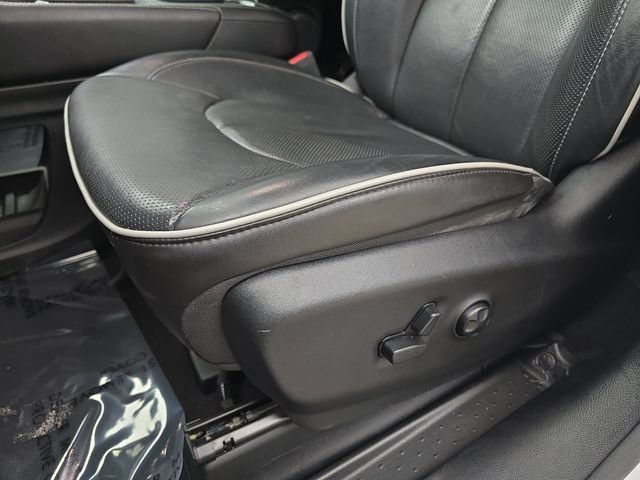 Used 2021 Chrysler Pacifica Limited w/ Uconnect Theater Family Group FWD image 28