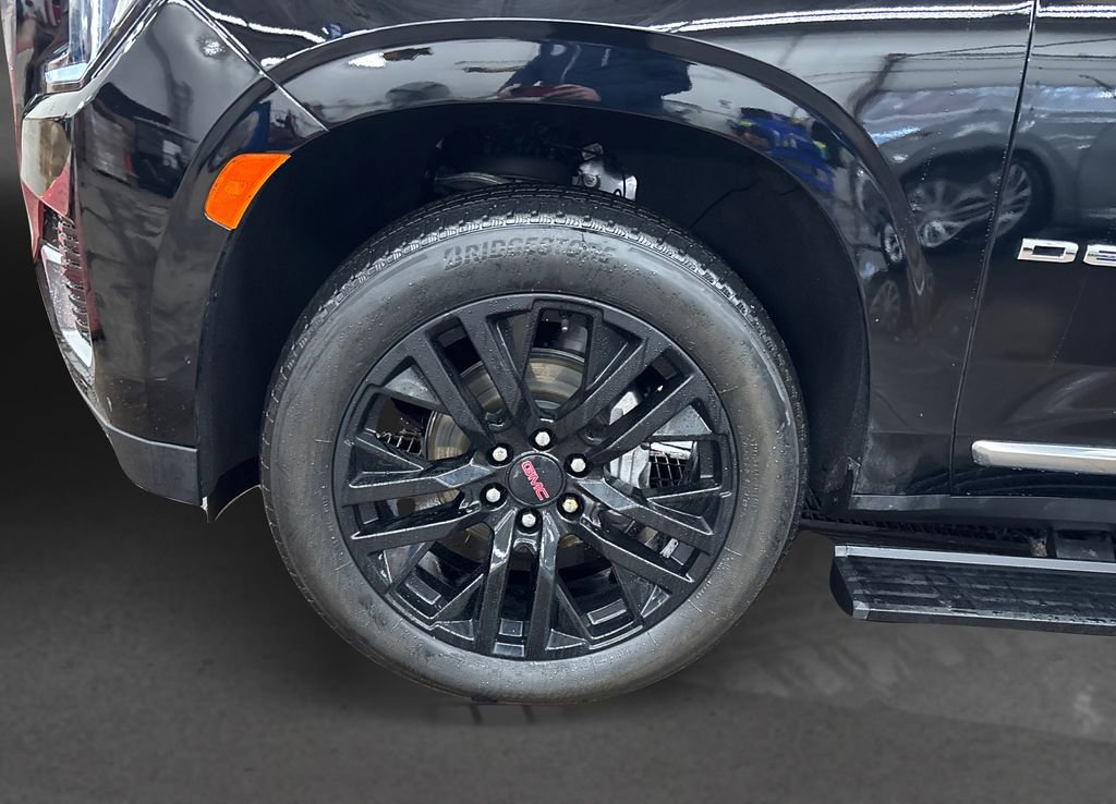 Used 2024 GMC Yukon XL Denali image 12