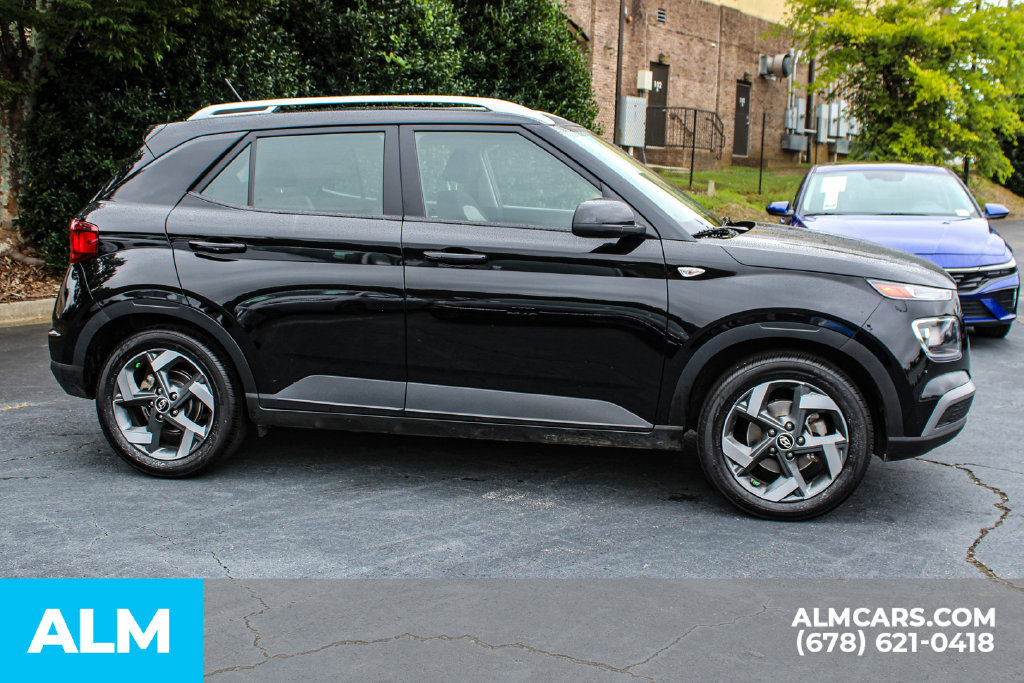 Used 2025 Hyundai Venue SEL FWD image 8