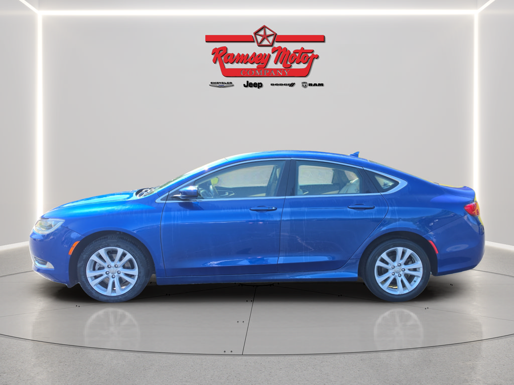 Used 2017 Chrysler 200 Limited Platinum FWD image 2
