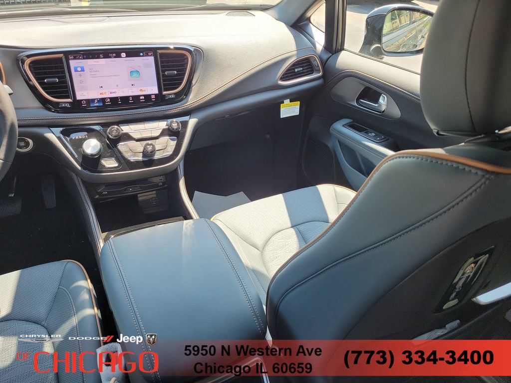 New 2027 Chrysler Pacifica Pinnacle w/ Theater Group AWD/4WD image 15