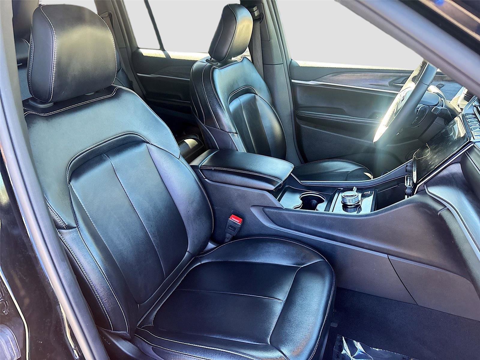 Used 2024 Jeep Grand Cherokee Limited image 30