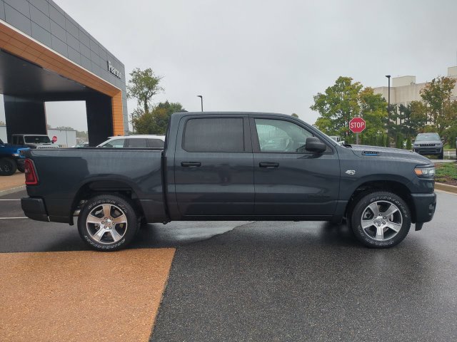 New 2026 RAM 1500 Express AWD/4WD image 3