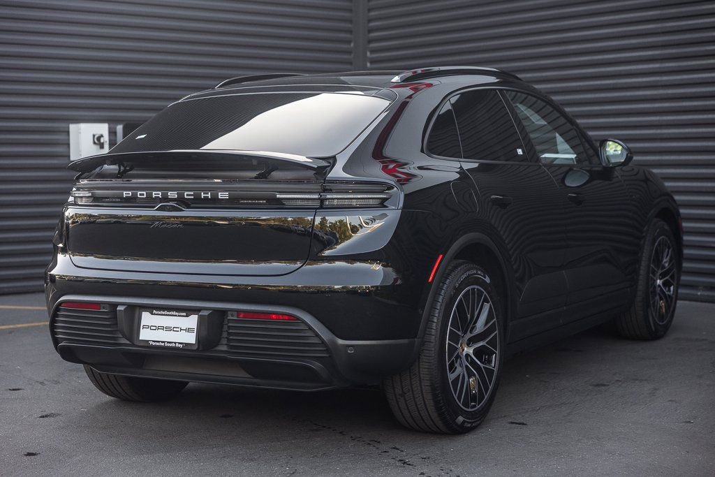 Certified 2025 Porsche Macan Electric image 10