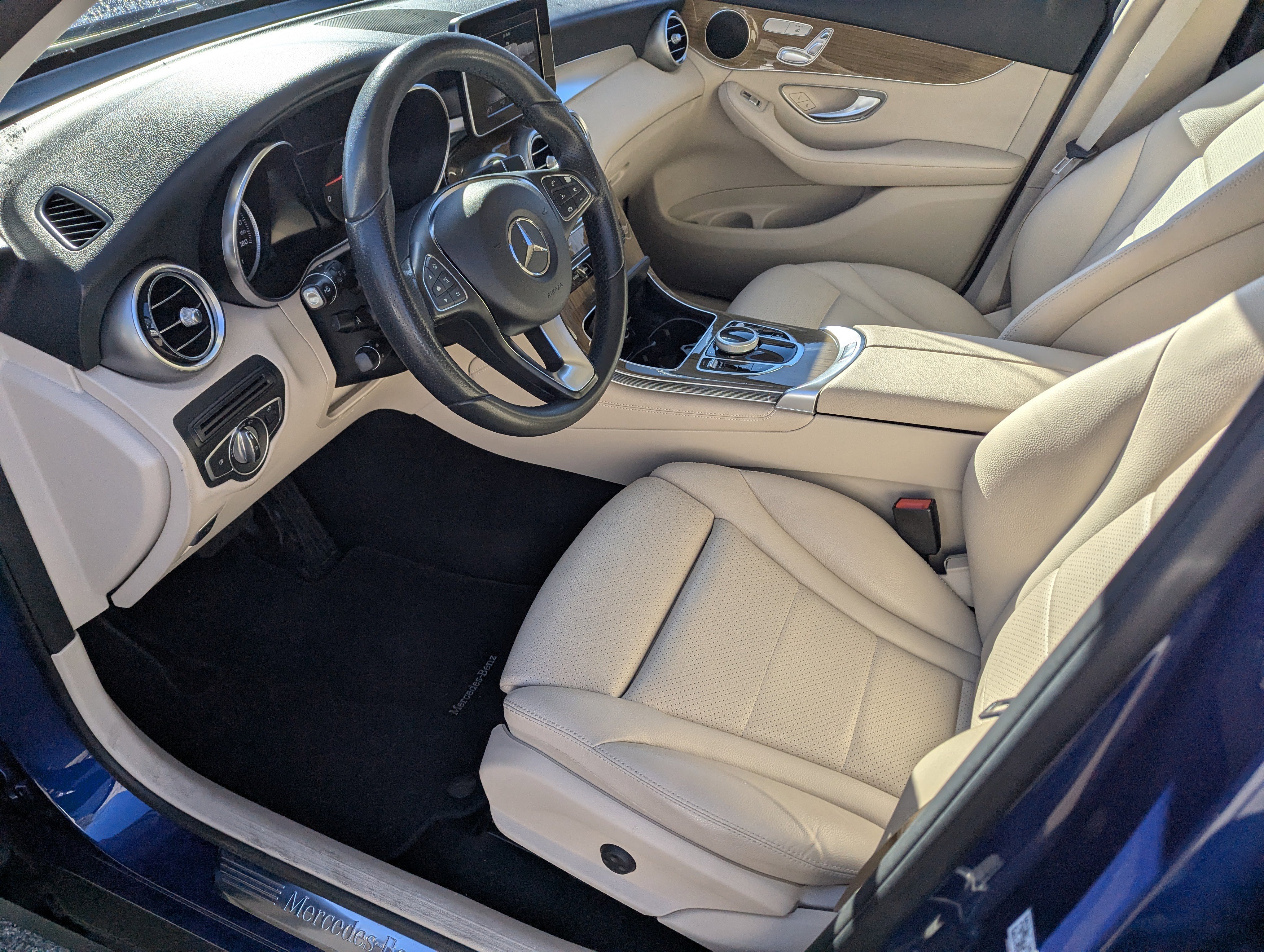 Used 2018 Mercedes-Benz GLC 300 w/ Premium Package image 9