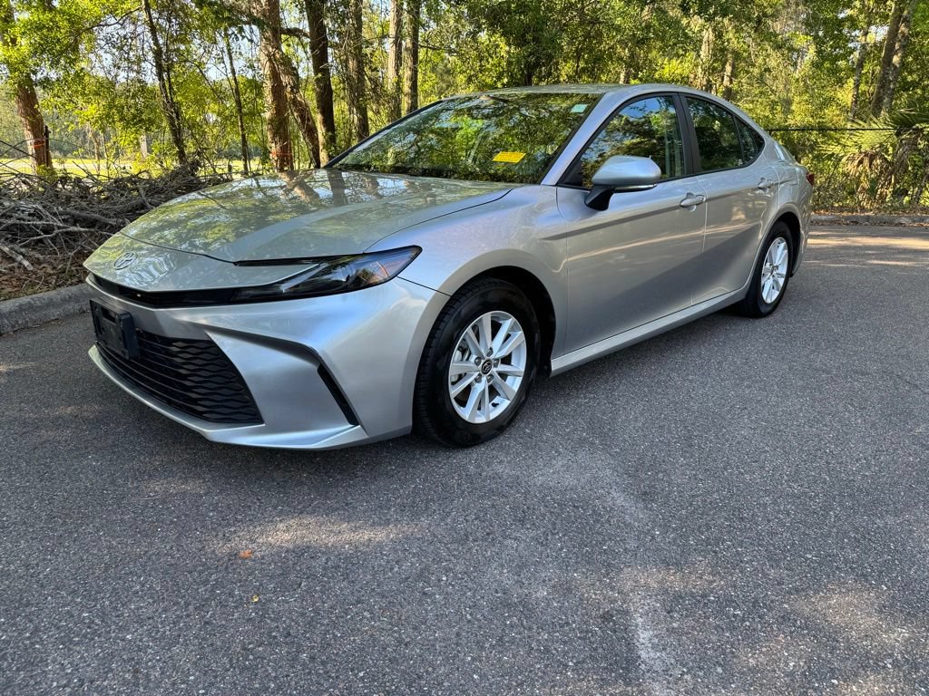 Used 2025 Toyota Camry LE FWD image 3