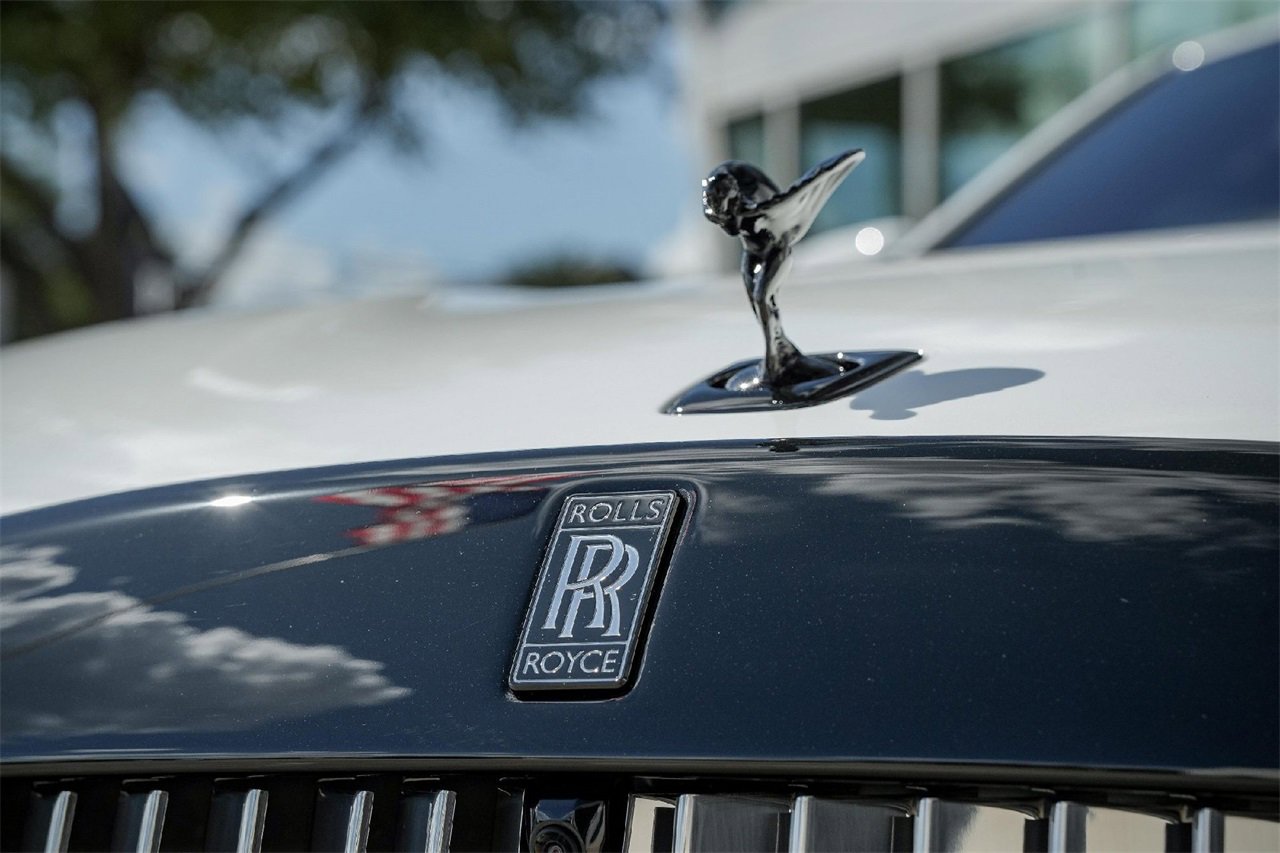 New 2025 Rolls-Royce Spectre Black Badge image 5