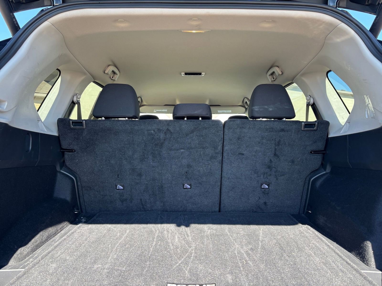 Used 2025 Nissan Rogue SV FWD image 33
