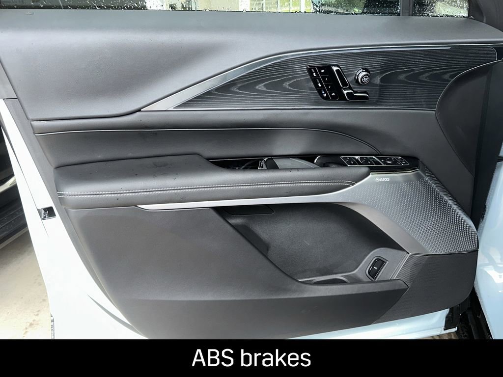 New 2026 Cadillac Lyriq V image 9