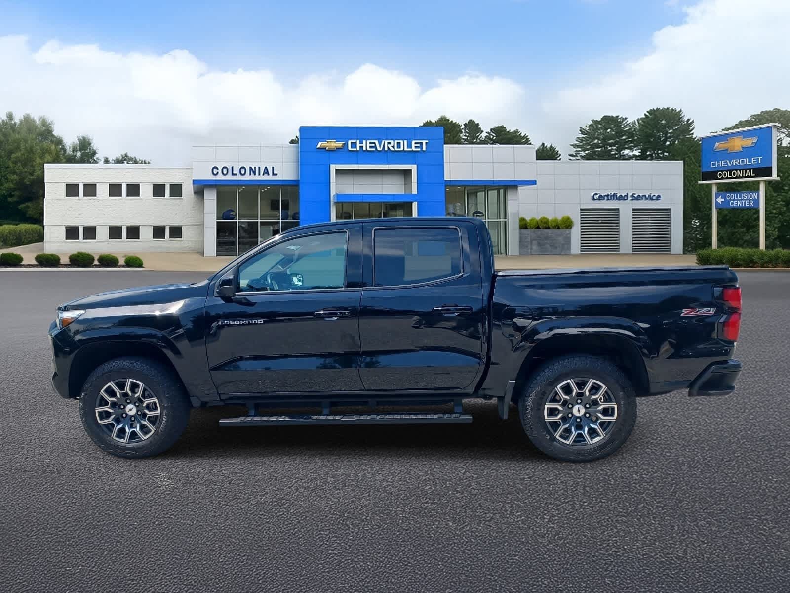 Used 2023 Chevrolet Colorado Z71 w/ Z71 Convenience Package 2 AWD/4WD image 6