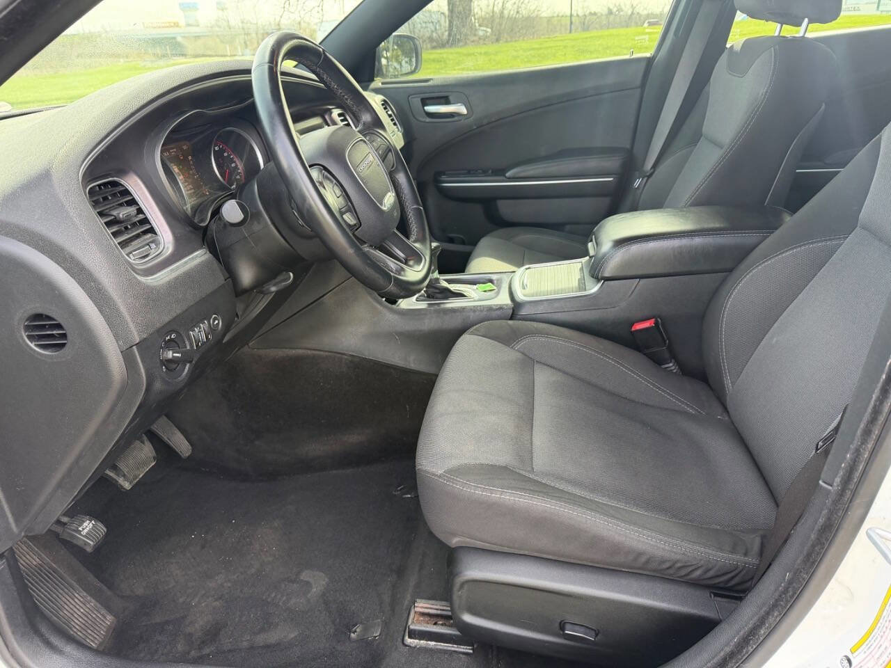 Used 2015 Dodge Charger SE w/ Power Sunroof Group image 11