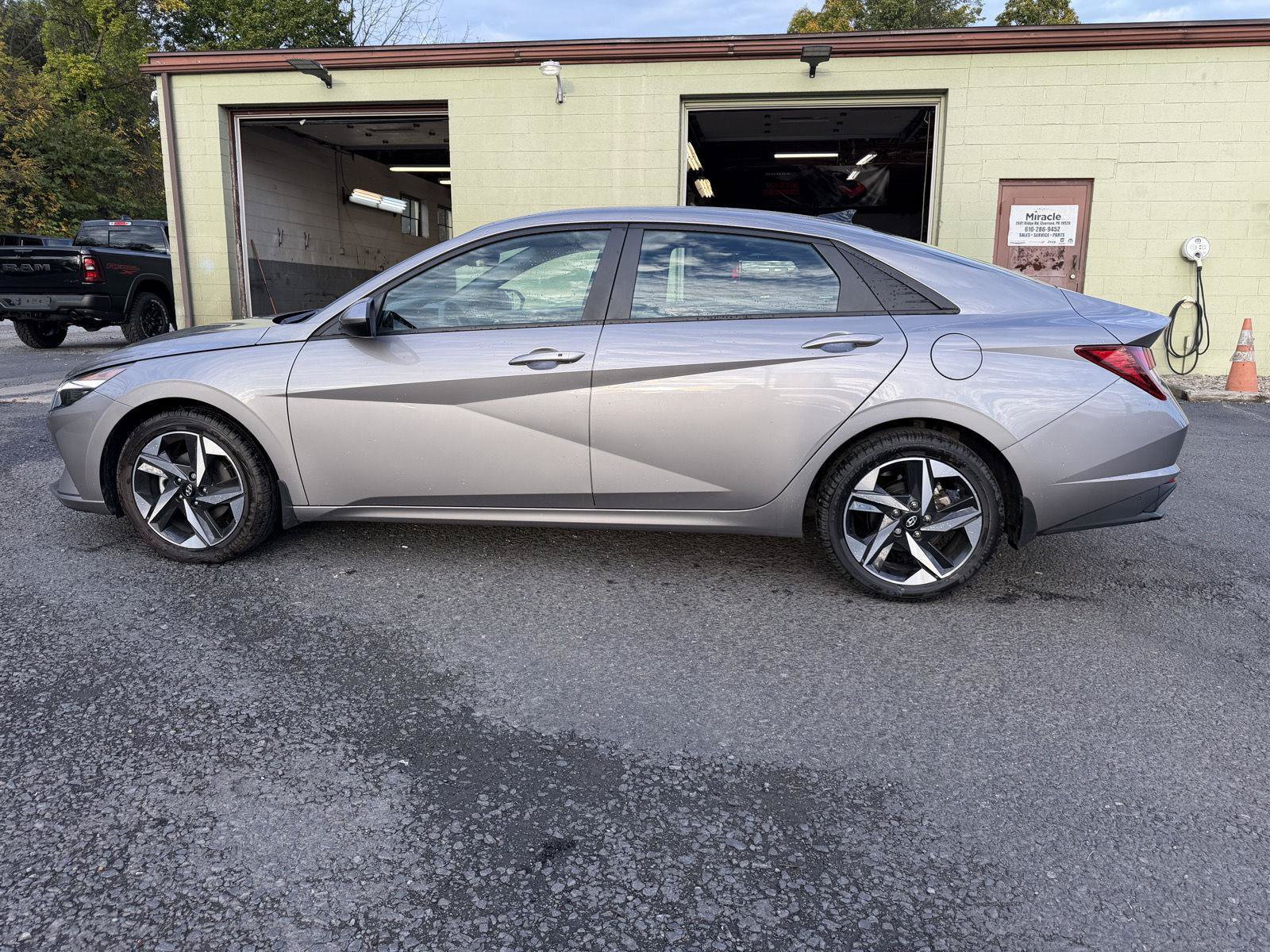 Used 2023 Hyundai Elantra SEL w/ Convenience Package FWD image 9