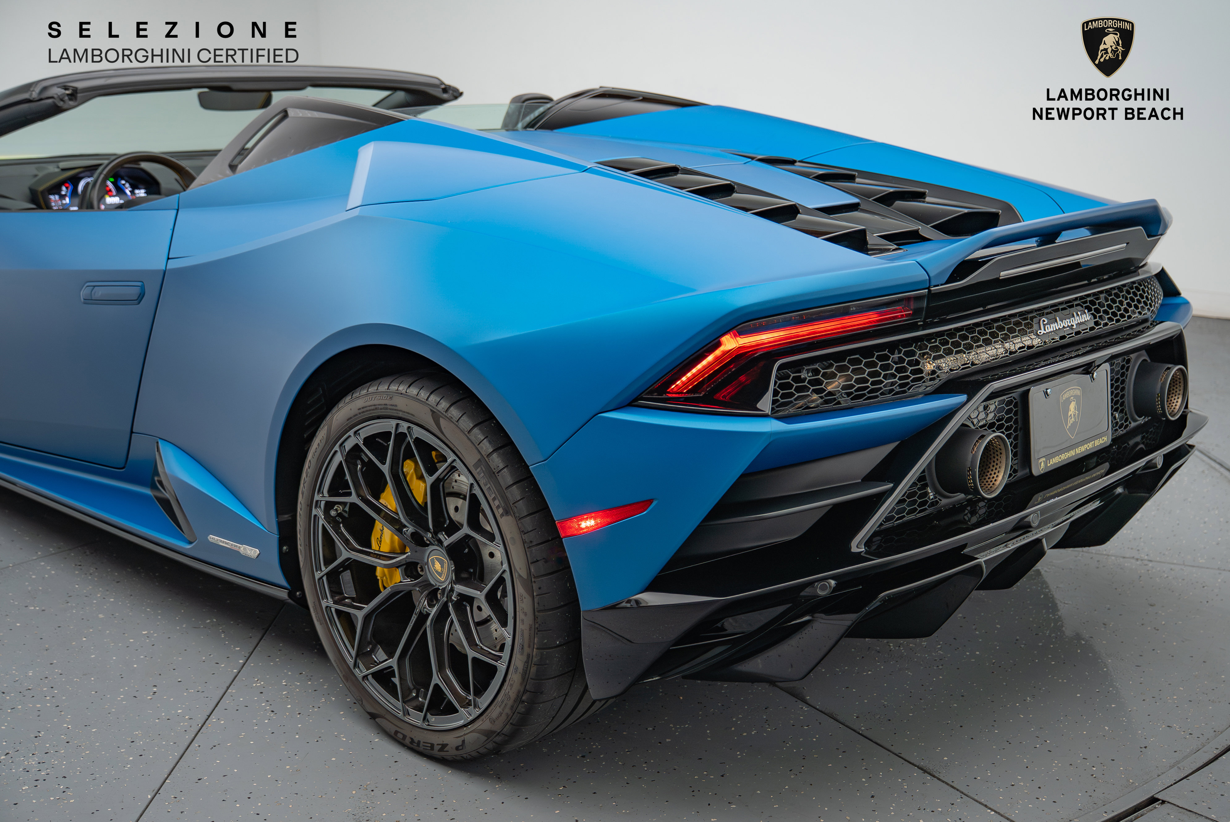 Used 2020 Lamborghini Huracan EVO image 12