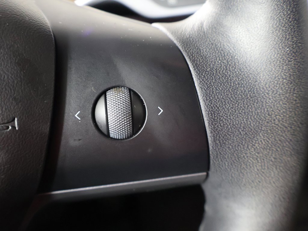 Used 2022 Tesla Model Y Long Range image 38