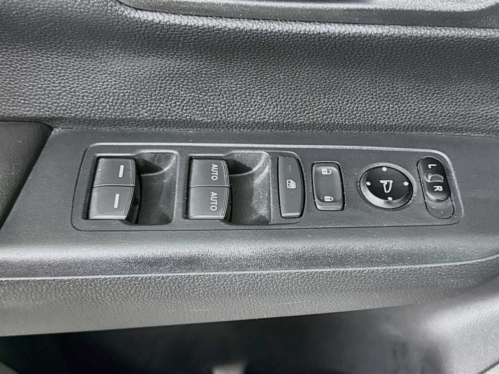Used 2025 Honda CR-V EX image 23