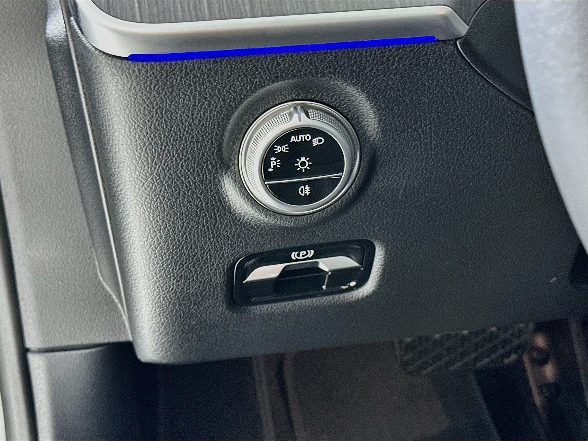 New 2026 Mercedes-Benz C 300 4MATIC Sedan image 11