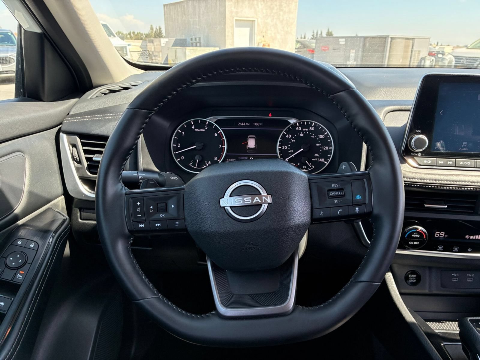 Used 2025 Nissan Rogue SV FWD image 29