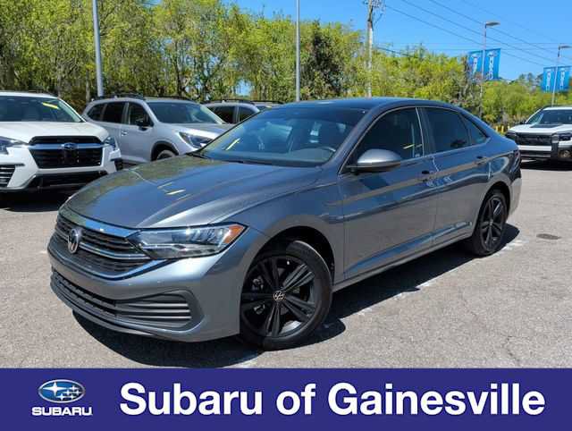 Used 2023 Volkswagen Jetta SE image 1