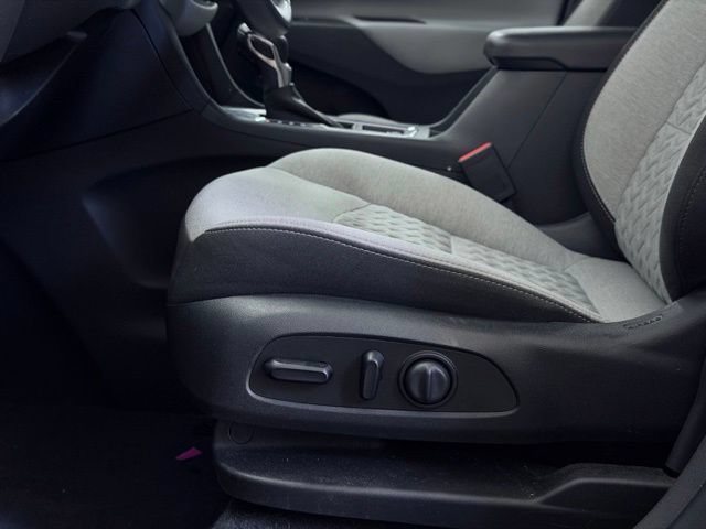Used 2023 Chevrolet Equinox LT w/ Driver Convenience Package FWD image 18