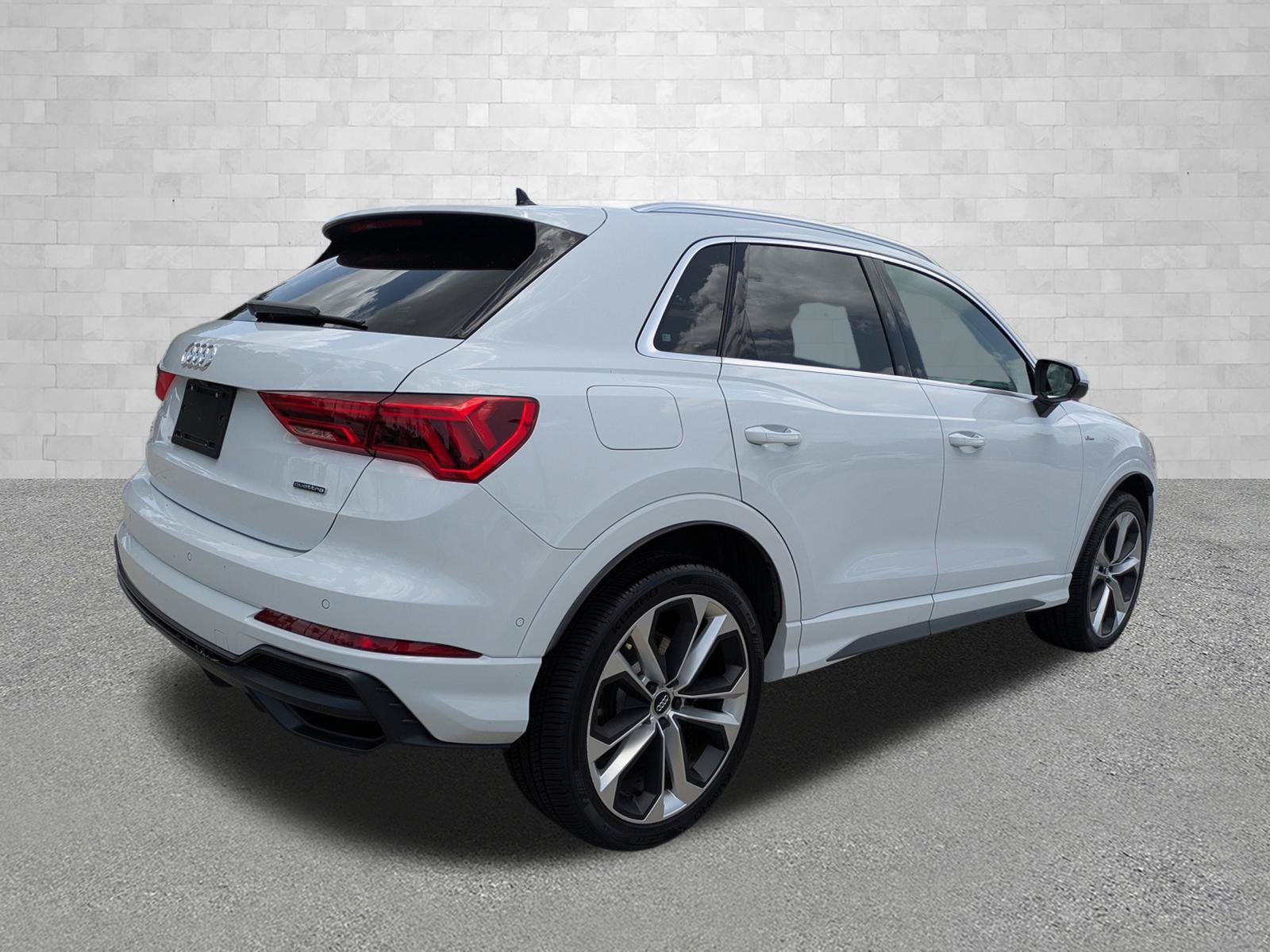 Used 2020 Audi Q3 2.0T Prestige w/ Prestige Package AWD/4WD image 2