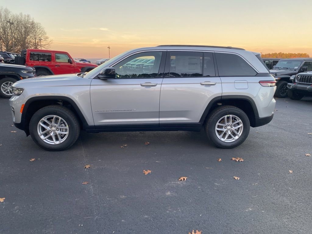 New 2025 Jeep Grand Cherokee Laredo w/ Trailer Tow Package image 8