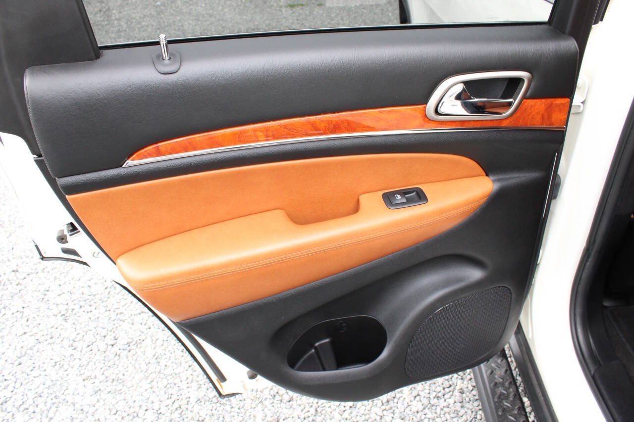 Used 2012 Jeep Grand Cherokee Overland AWD/4WD image 23