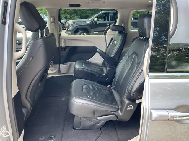 Used 2021 Chrysler Pacifica Touring-L FWD image 19